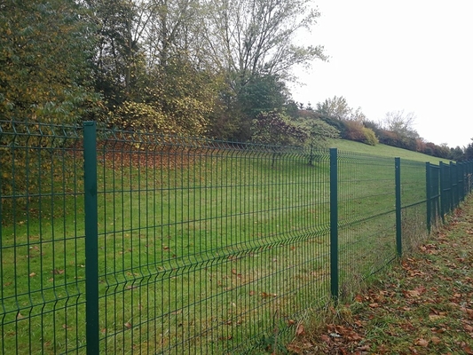 China Manufacturer Wholesale 3D V Bending Curved Garden Farm Fence For Perimeter
