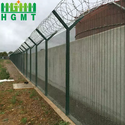 6 피트 높은 내구성 높은 보안 교도소 용접 Mesh 358 톱니톱니 가닥을 가진 등산 방지 울타리 패널