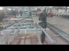 프레임 튜브는 용접되고 있습니다.