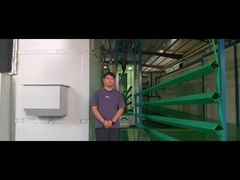 분말 코팅 중인 사각 기둥